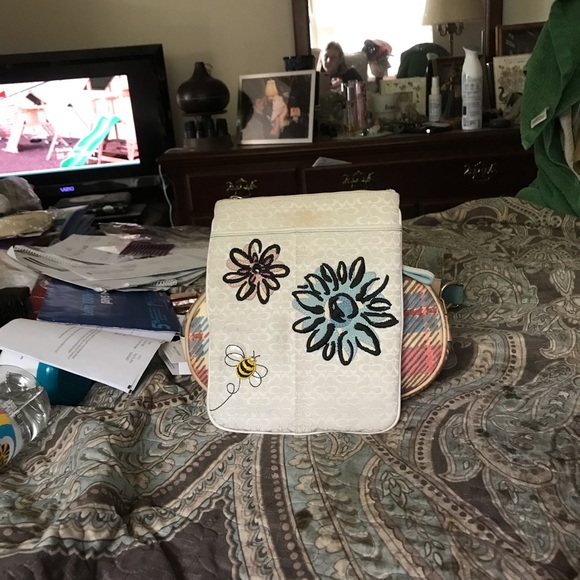 Coach bag, bumble bee design - Picture 6 of 9